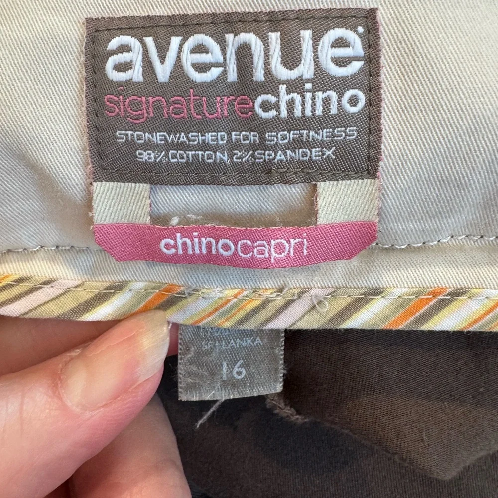 Avenue Brown Women's Capris, Size 16 - Picture 8 of 11